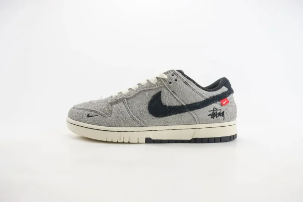 Nike SB Dunk Low x Stussy