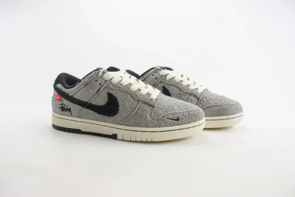 Nike SB Dunk Low x Stussy - Image 2