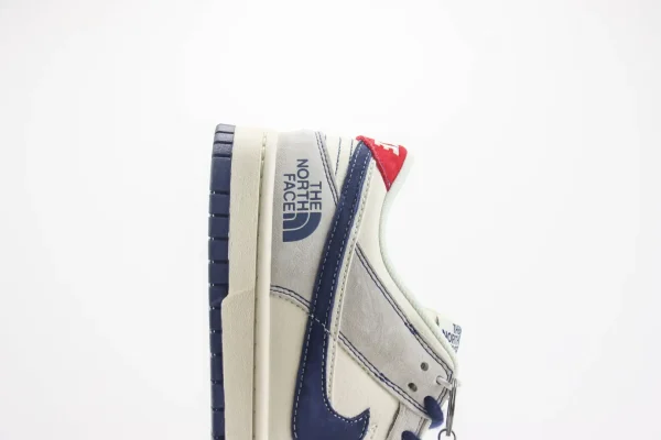 Nike SB Dunk Low x The North Face - Image 7