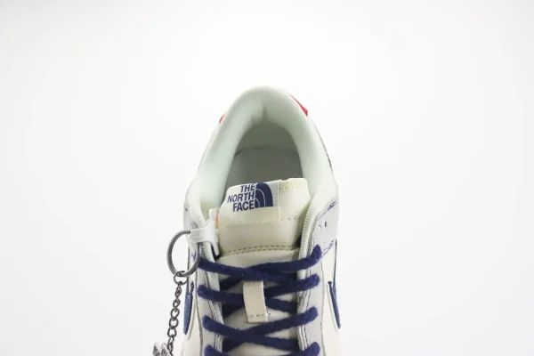 Nike SB Dunk Low x The North Face - Image 9
