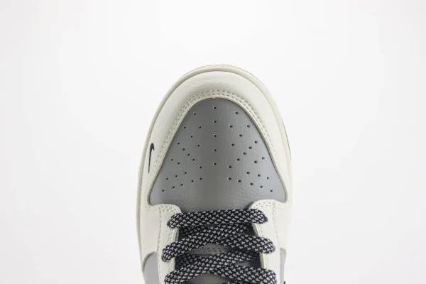 Nike SB Dunk Low x Bape - Image 8