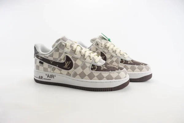 Louis Vuitton Trainer - Image 2