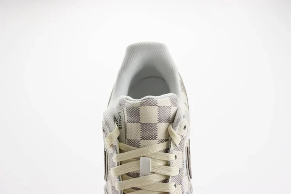 Louis Vuitton Trainer - Image 9