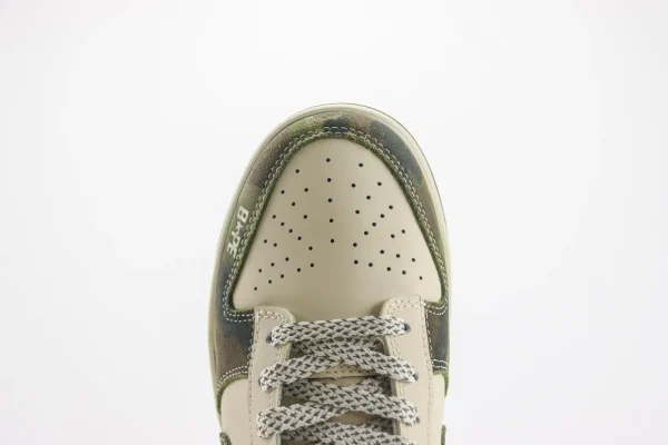 Nike SB Dunk Low x Bape - Image 8
