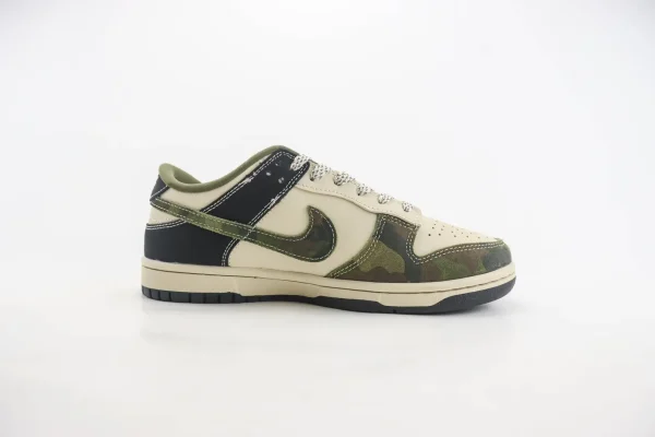 Nike SB Dunk Low x Bape - Image 3