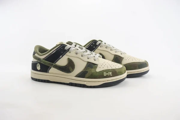Nike SB Dunk Low x Bape - Image 2