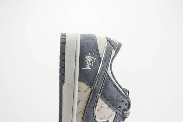 Nike SB Dunk Low x Stussy - Image 7