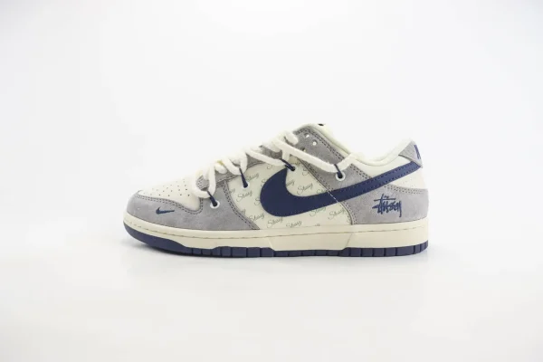 Nike SB Dunk Low x Stussy