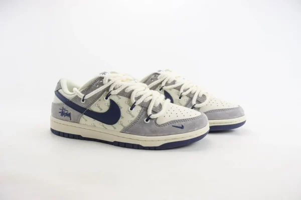 Nike SB Dunk Low x Stussy - Image 2