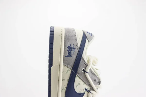Nike SB Dunk Low x Stussy - Image 7