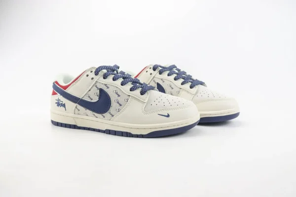 Nike SB Dunk Low x Stussy - Image 2