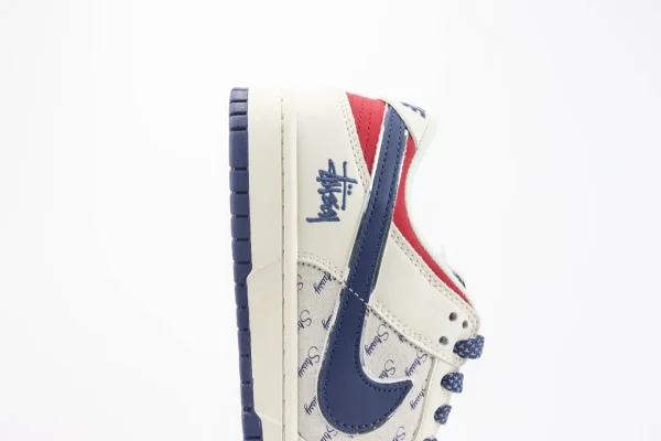 Nike SB Dunk Low x Stussy - Image 7