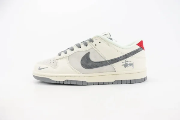 Nike SB Dunk Low x Stussy