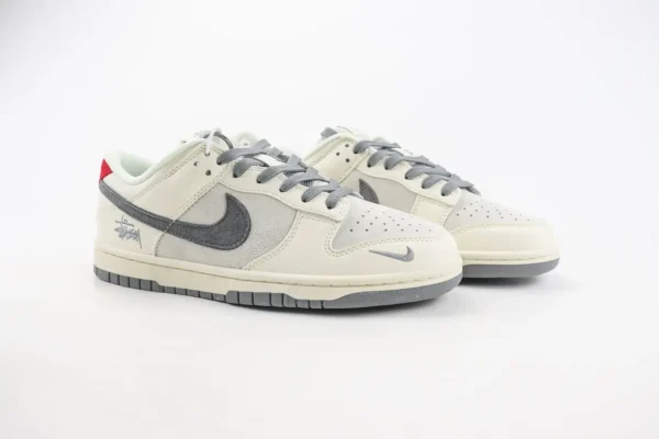 Nike SB Dunk Low x Stussy - Image 2