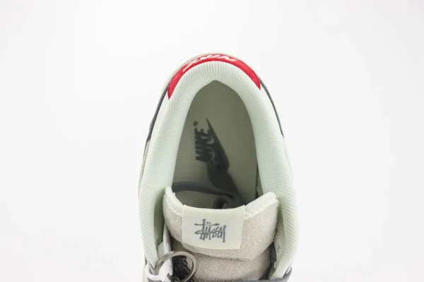 Nike SB Dunk Low x Stussy - Image 9