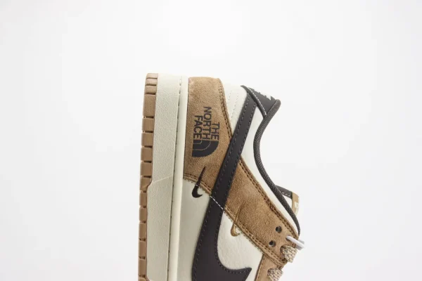Nike SB Dunk Low x The North Face - Image 7