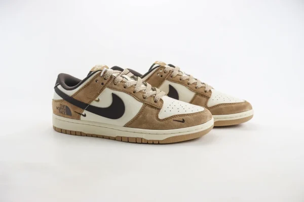 Nike SB Dunk Low x The North Face - Image 2