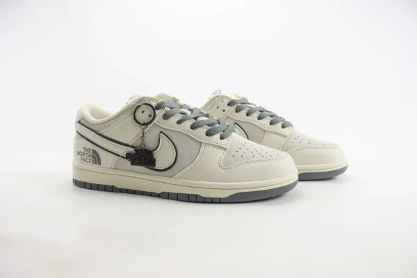 Nike SB Dunk Low x The North Face - Image 2