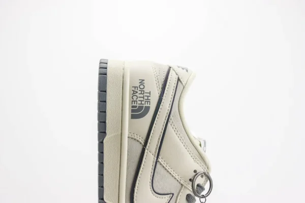 Nike SB Dunk Low x The North Face - Image 7