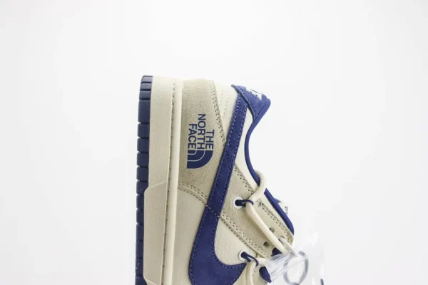 Nike SB Dunk Low x The North Face - Image 7