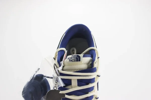 Nike SB Dunk Low x The North Face - Image 9