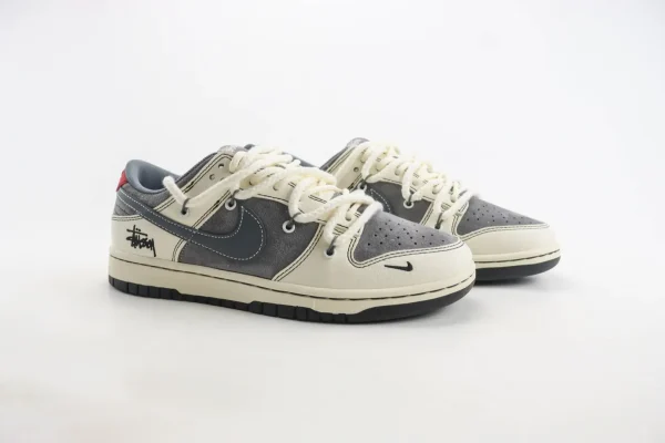 Nike SB Dunk Low x Stussy - Image 2