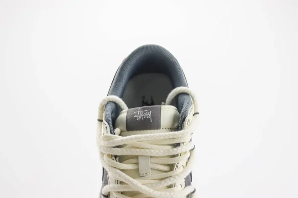 Nike SB Dunk Low x Stussy - Image 9