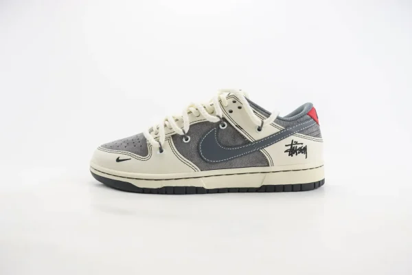 Nike SB Dunk Low x Stussy