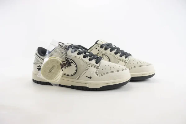 Nike SB Dunk Low x Stussy - Image 2