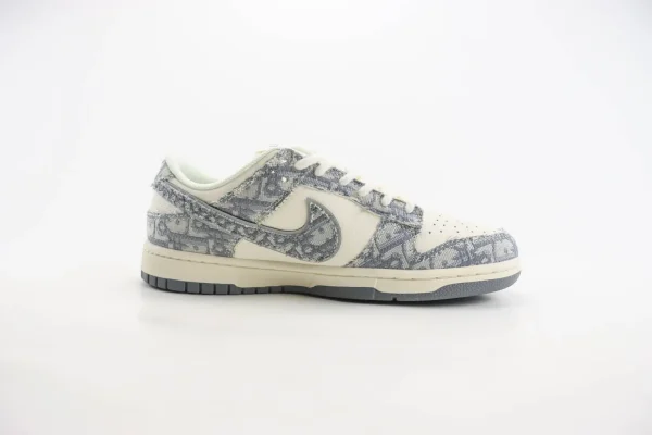 Nike SB Dunk Low x Dior - Image 3