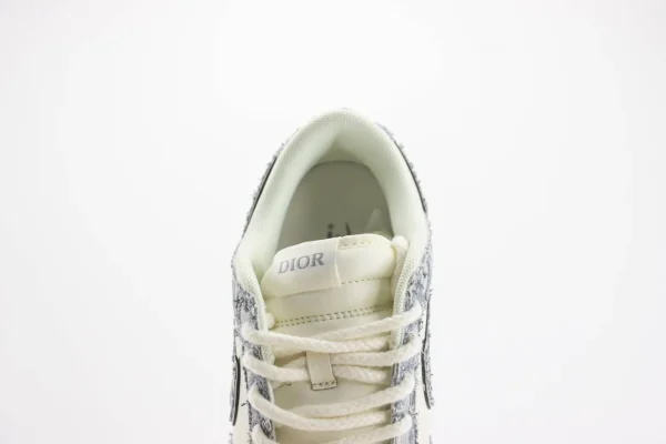 Nike SB Dunk Low x Dior - Image 9