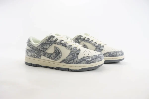 Nike SB Dunk Low x Dior - Image 2