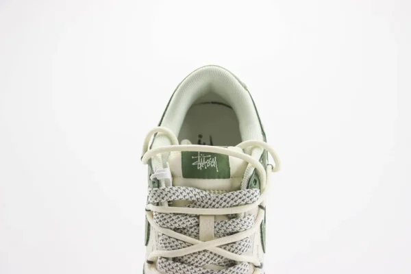 Nike SB Dunk Low x Stussy - Image 9