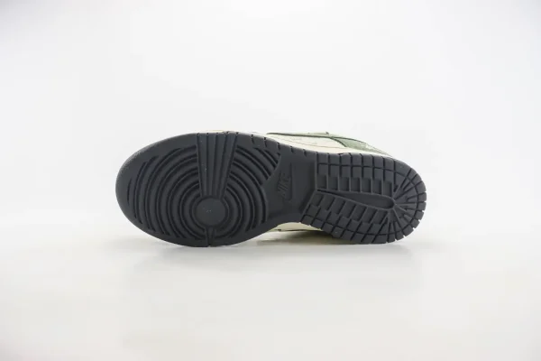 Nike SB Dunk Low x Stussy - Image 4