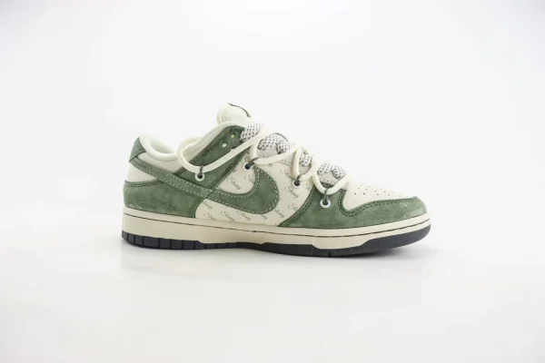 Nike SB Dunk Low x Stussy - Image 3