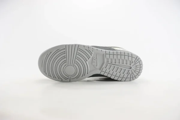 Nike SB Dunk Low x The North Face - Image 4