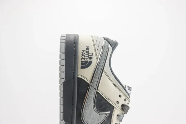 Nike SB Dunk Low x The North Face - Image 7