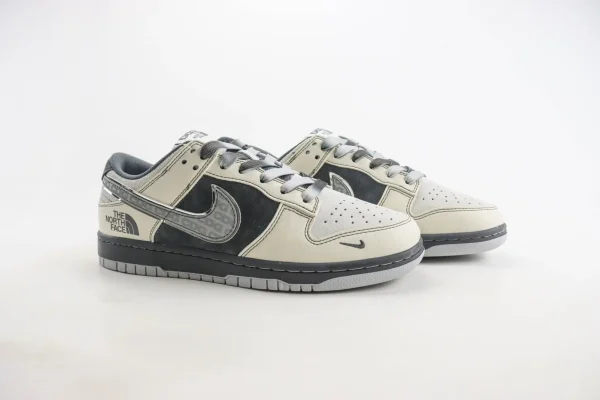 Nike SB Dunk Low x The North Face - Image 2