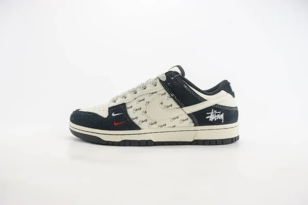 Nike SB Dunk Low x Stussy