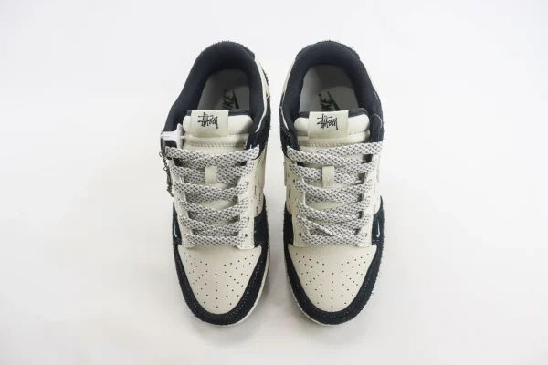 Nike SB Dunk Low x Stussy - Image 5