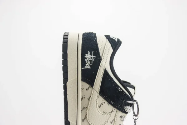 Nike SB Dunk Low x Stussy - Image 7