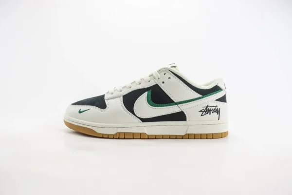 Nike SB Dunk Low x Stussy