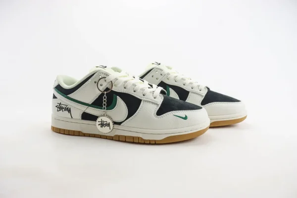 Nike SB Dunk Low x Stussy - Image 2