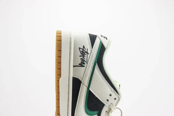 Nike SB Dunk Low x Stussy - Image 7