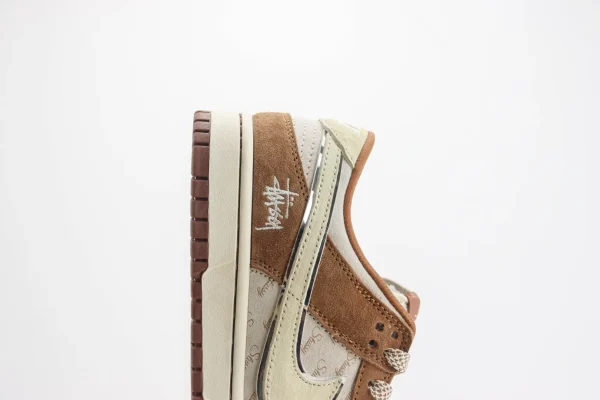 Nike SB Dunk Low x Stussy - Image 7