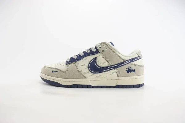 Nike SB Dunk Low x Stussy