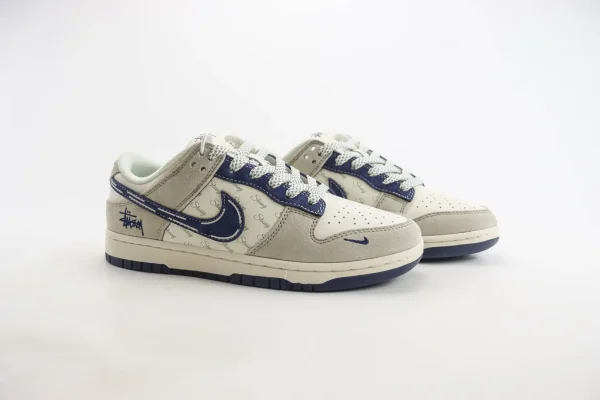 Nike SB Dunk Low x Stussy - Image 2