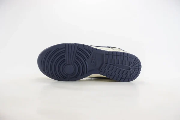 Nike SB Dunk Low x Stussy - Image 4