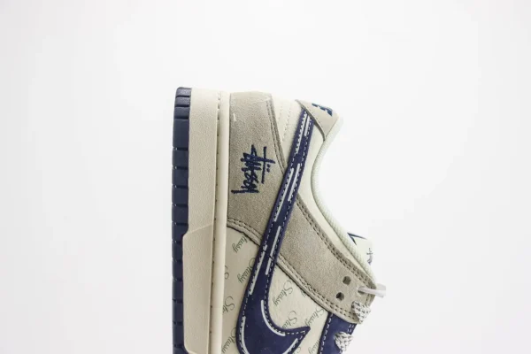 Nike SB Dunk Low x Stussy - Image 7