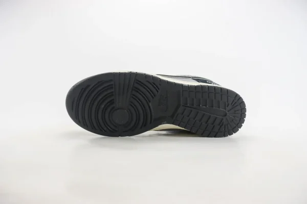 Nike SB Dunk Low x The North Face - Image 4